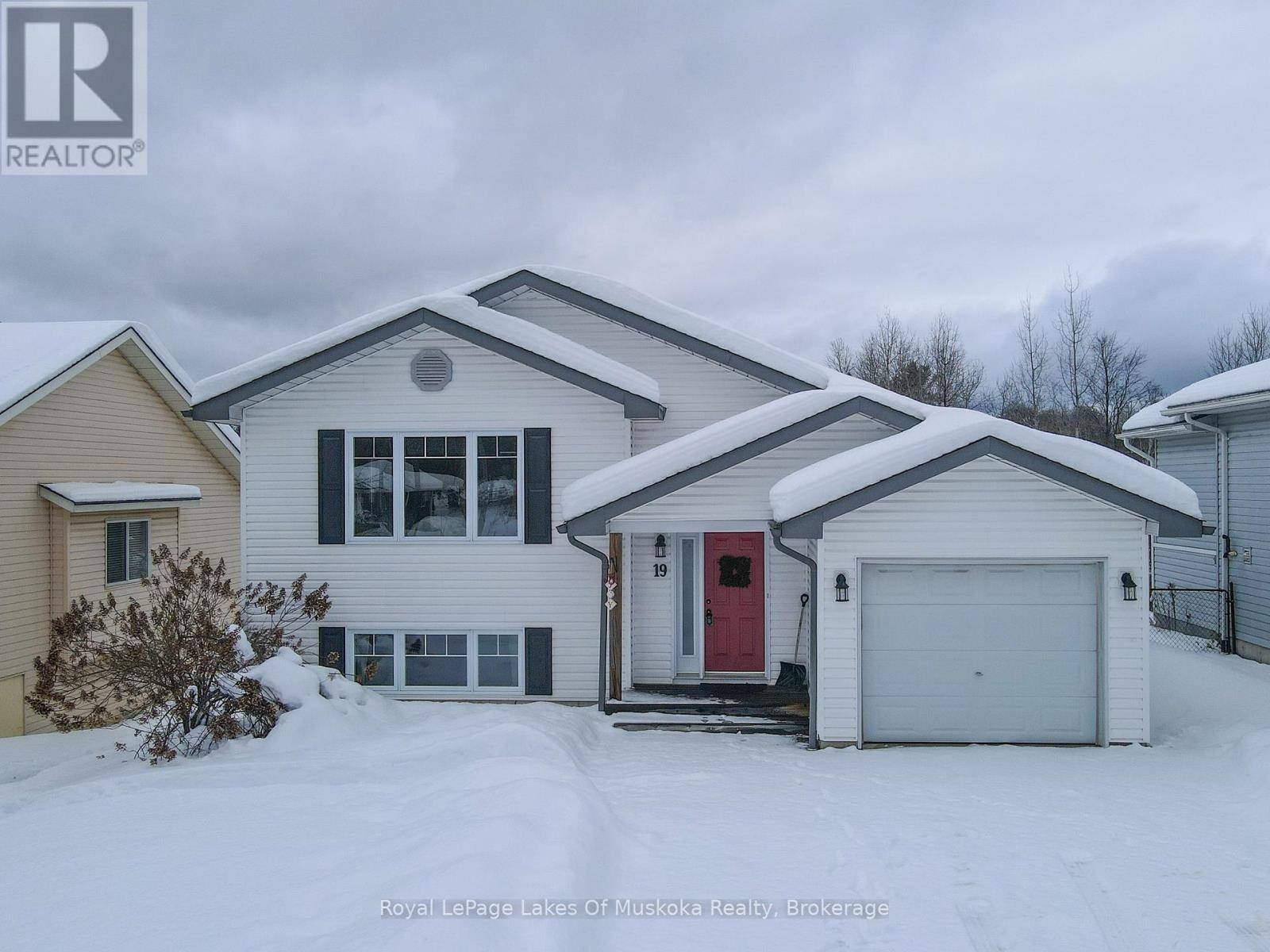 Huntsville (chaffey), ON P1H1Y3,19 CAIRNS CRESCENT