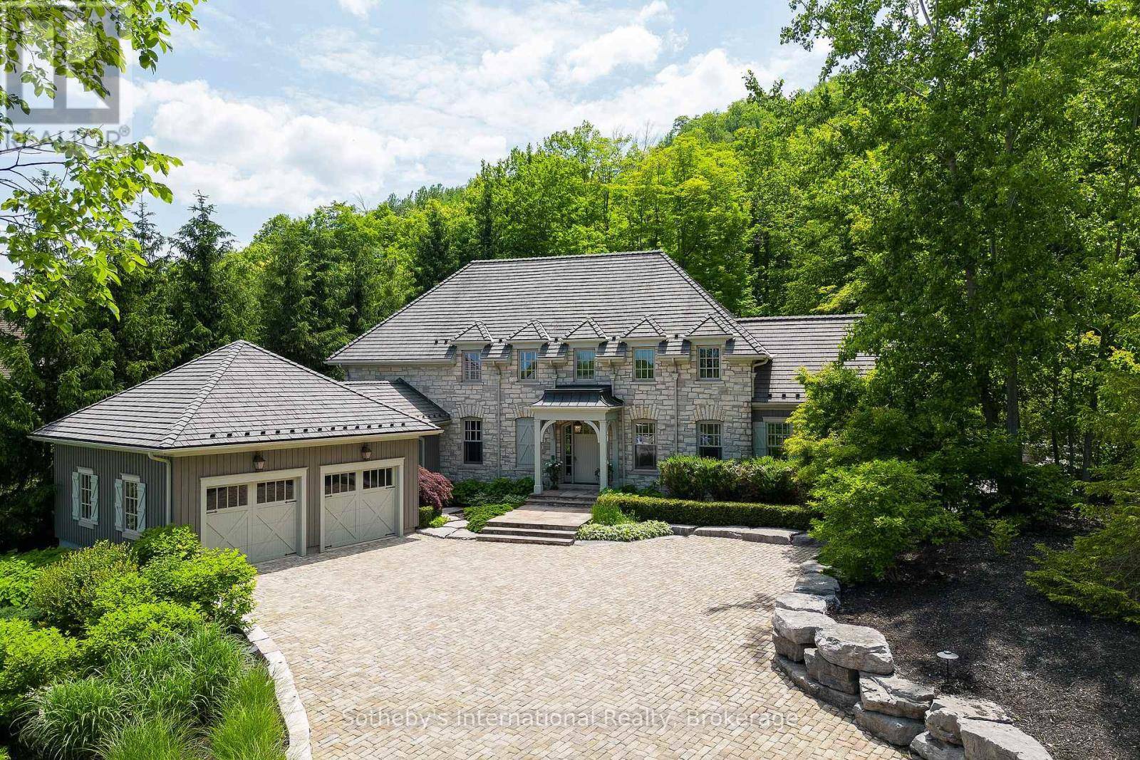 Blue Mountains, ON L9Y0T3,114 HEMLOCK COURT