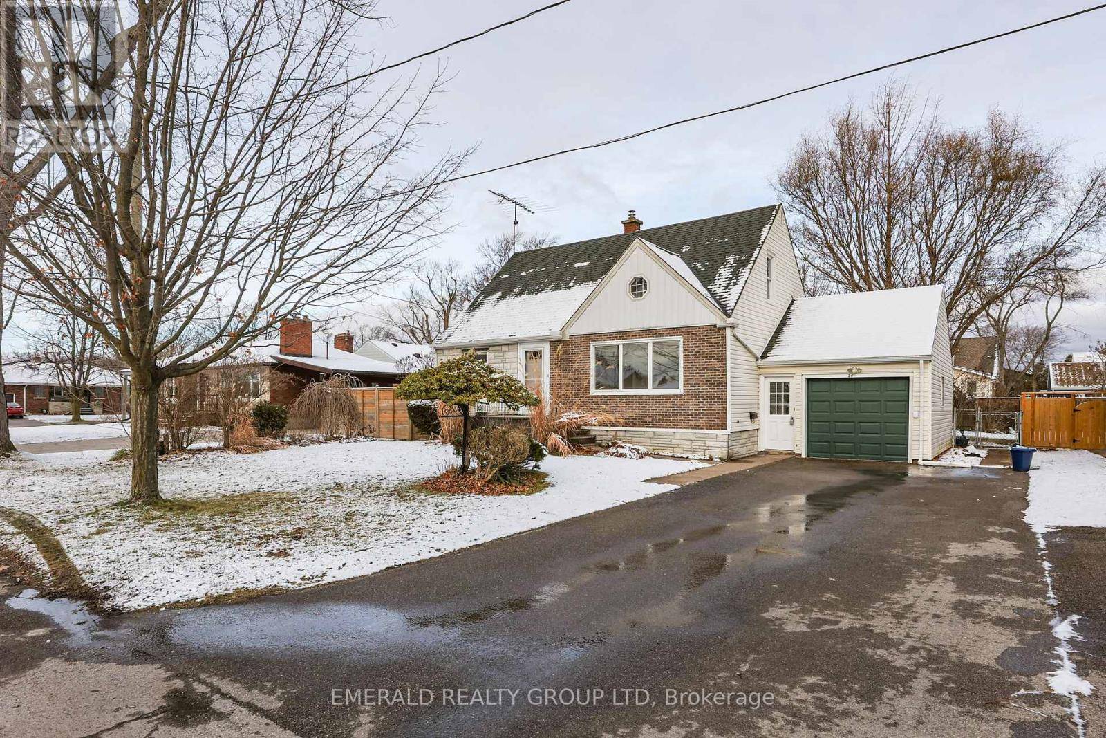 Welland (769 - Prince Charles), ON L3C4A7,28 ROSEWOOD AVENUE