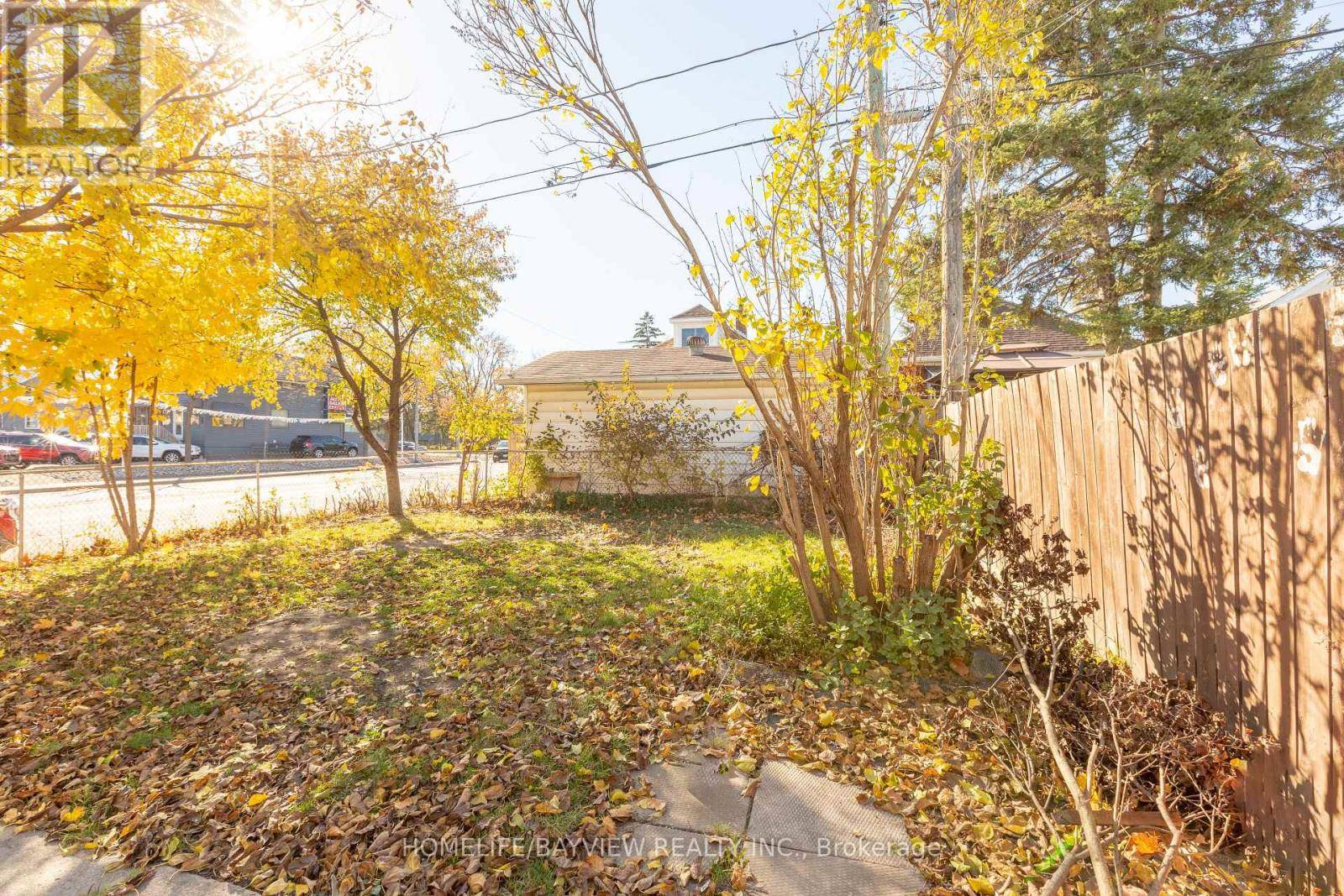 Windsor, ON N8X4A4,1343 LILLIAN AVENUE N