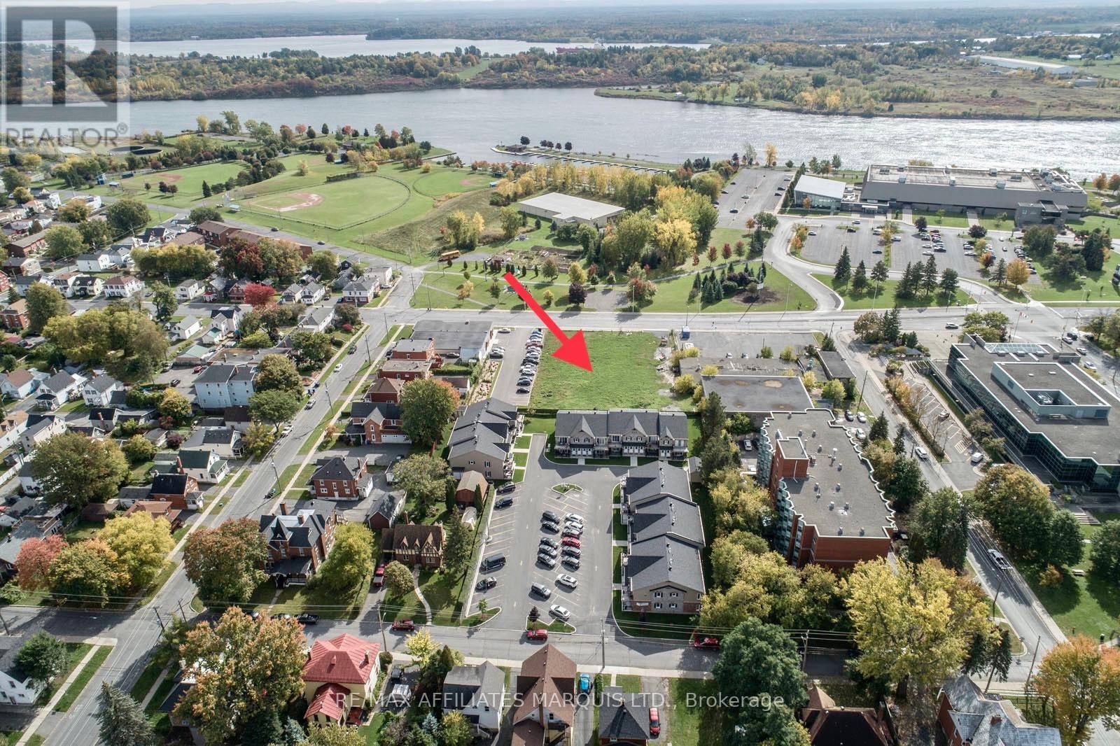 Cornwall, ON K6H1A2,229 WATER ST East #205