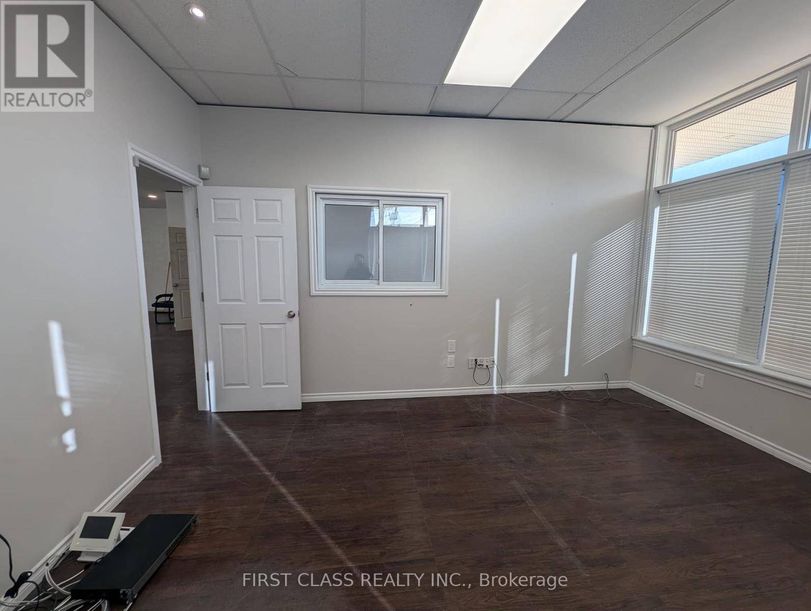 St. Catharines (e. Chester), ON L2P2Y6,69 Eastchester AVE #A