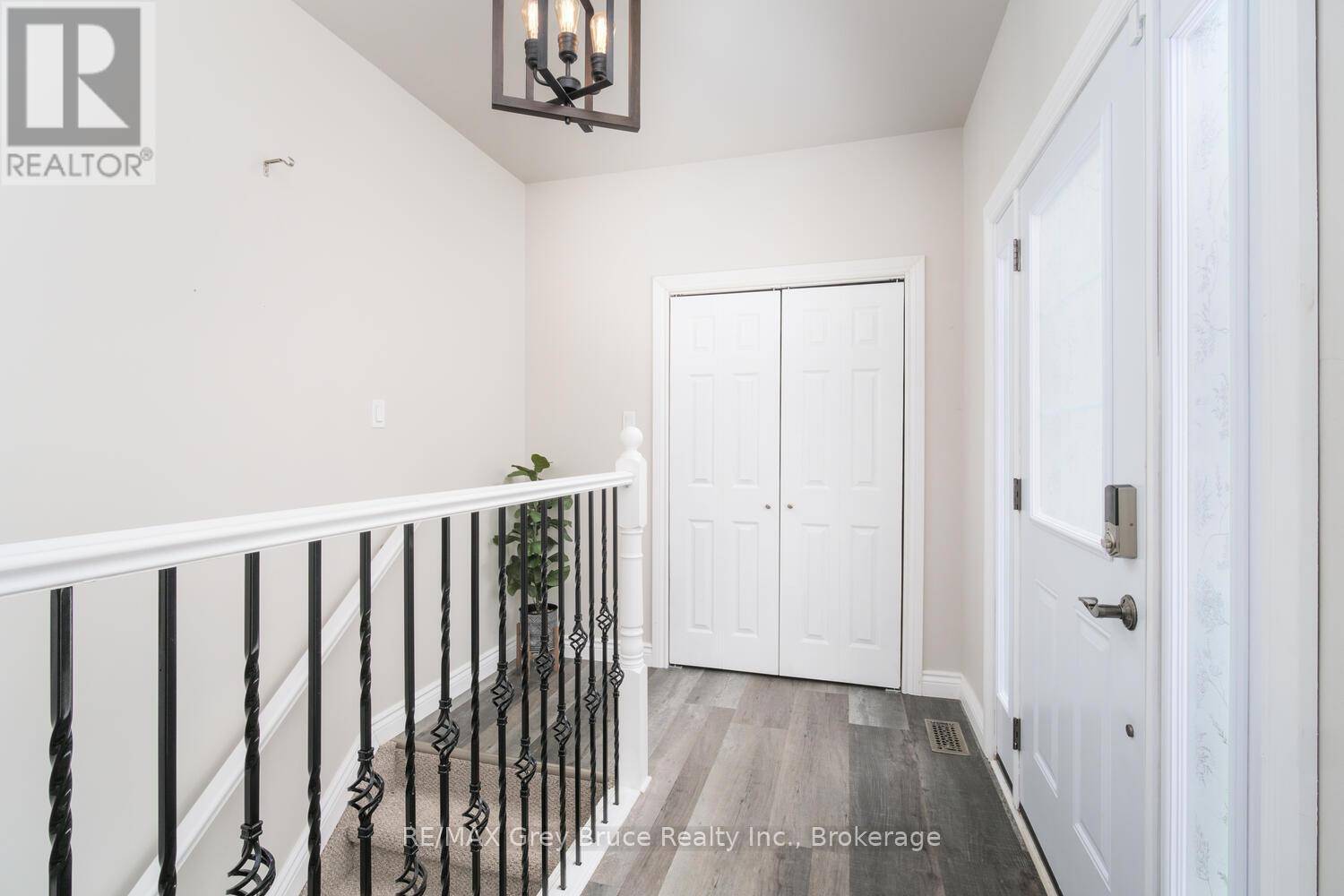 Owen Sound, ON N4K2J5,635 18TH STREET E