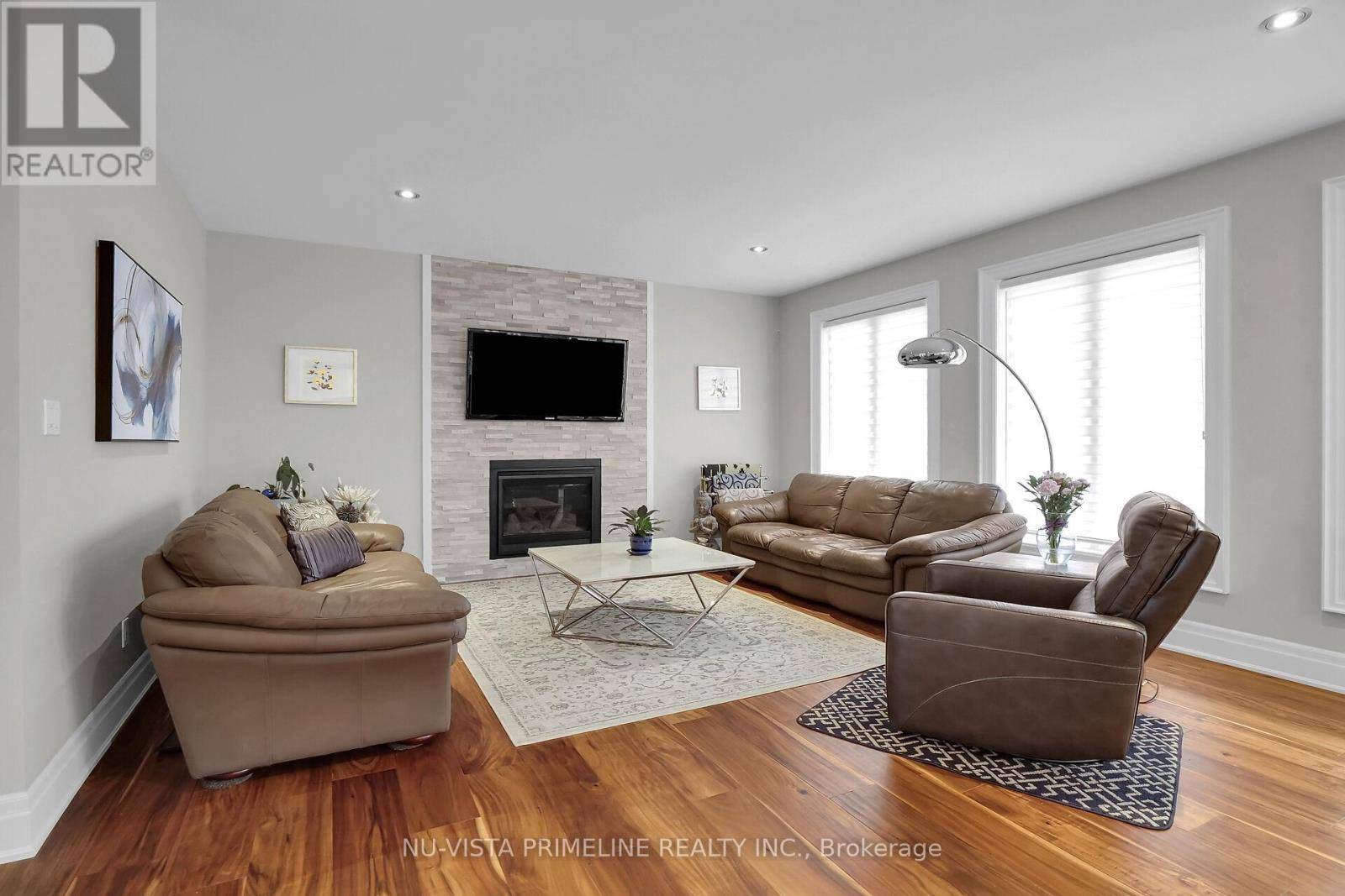 London, ON N5X0M2,2217 DAUNCEY CRESCENT