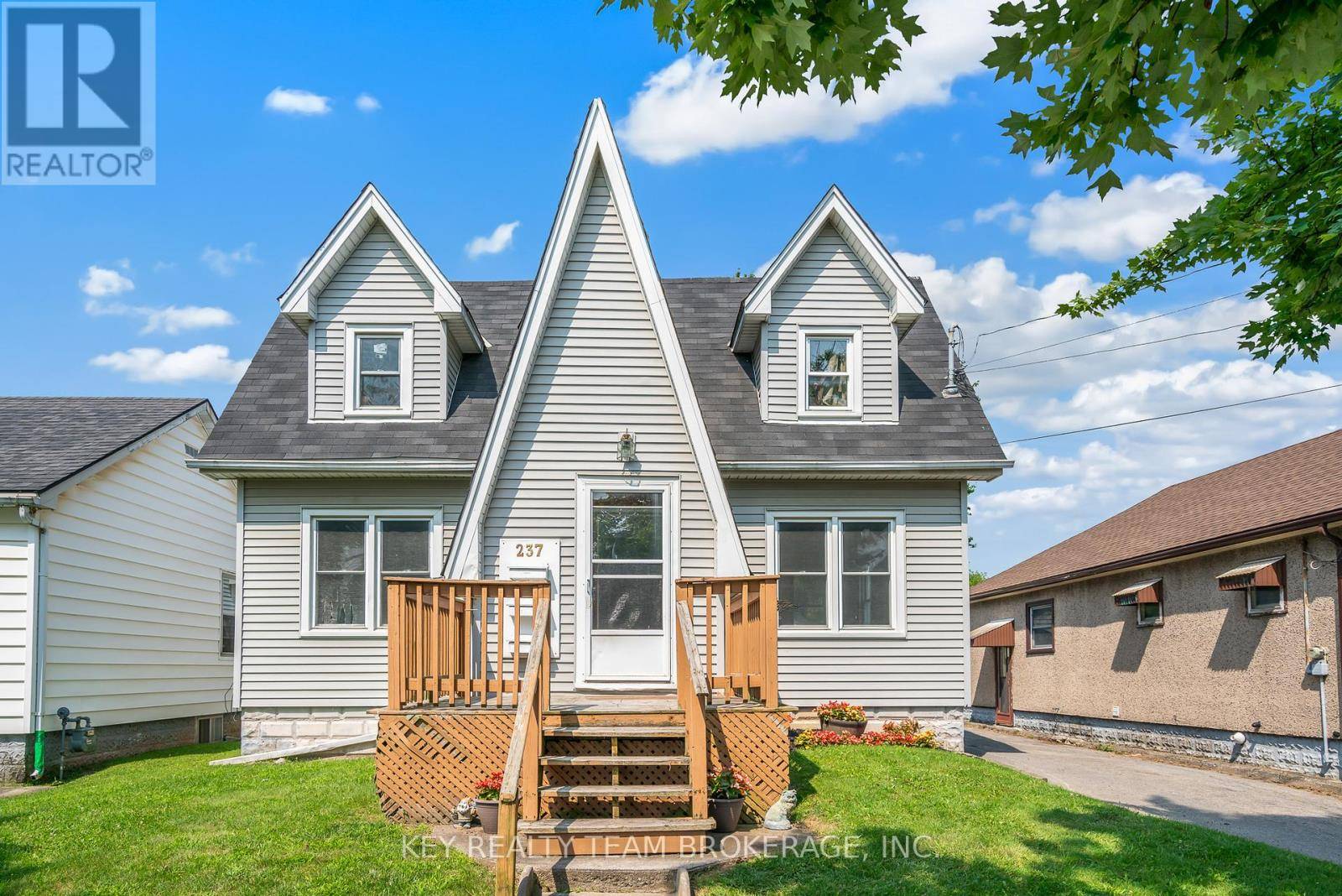Welland (lincoln/crowland), ON L3B1R7,237 WALLACE AVENUE S