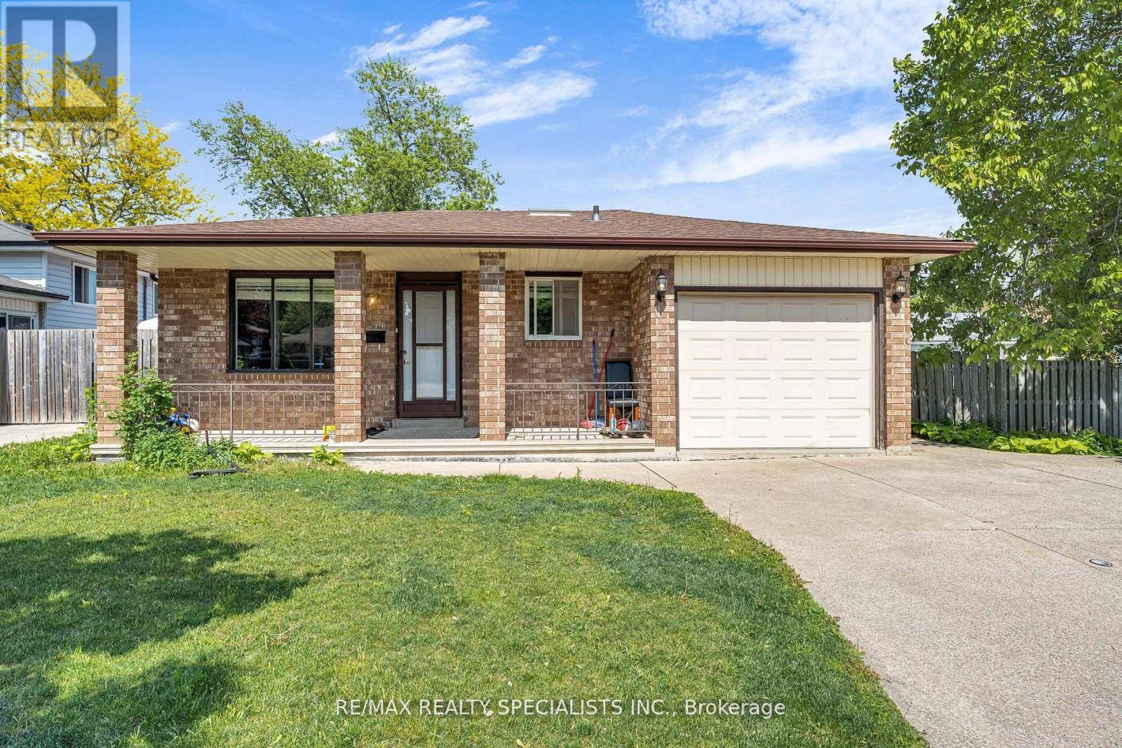 Windsor, ON N8W5E8,2556 ELLROSE AVENUE