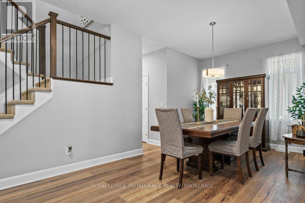 Kingston (kingston East (incl Barret Crt)), ON K7K0J2,724 RIVERVIEW WAY
