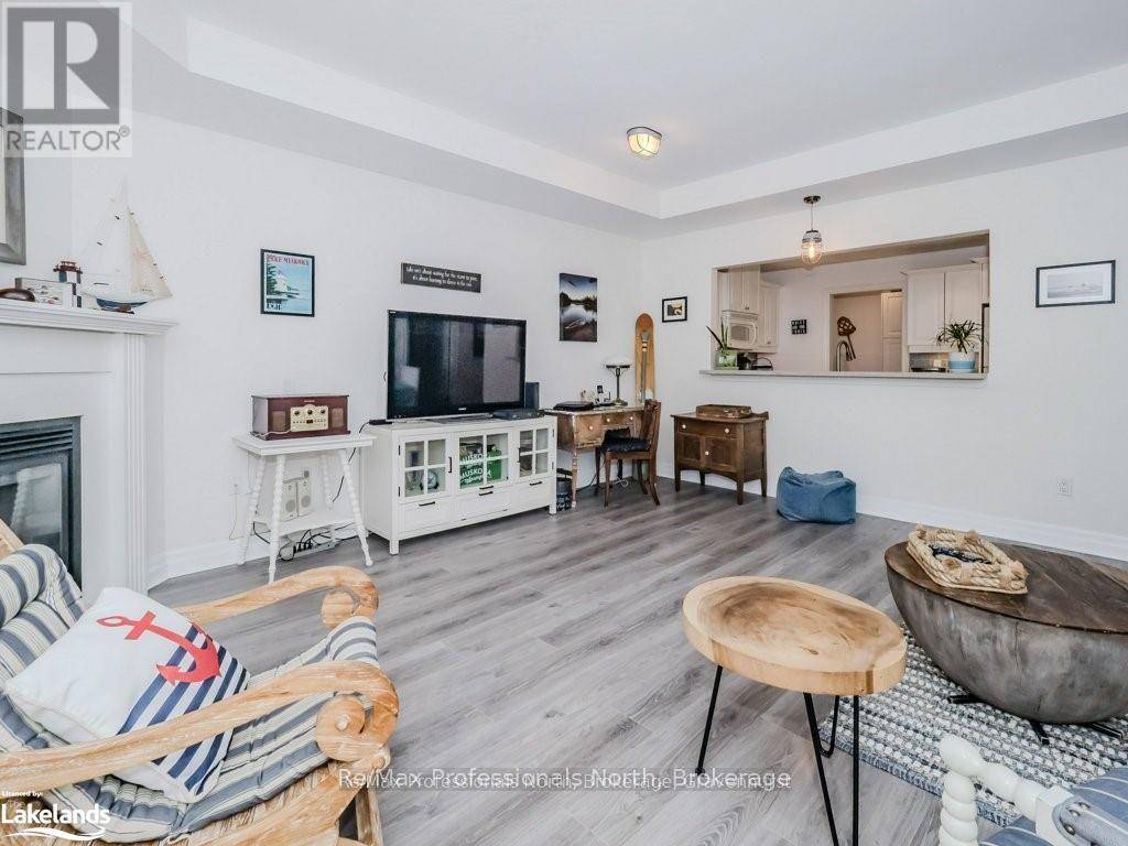 Gravenhurst (muskoka (s)), ON P1P1Z9,130 Steamship Bay RD #208