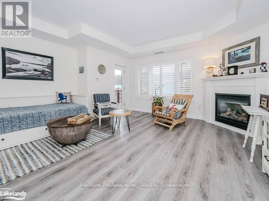 Gravenhurst (muskoka (s)), ON P1P1Z9,130 Steamship Bay RD #208