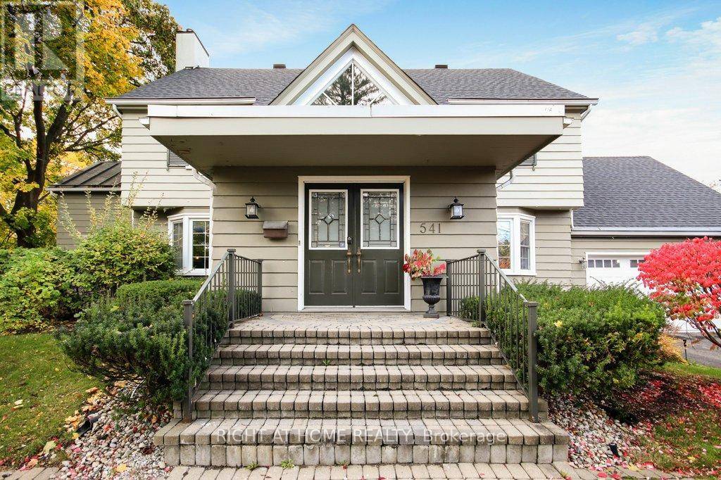 Ottawa, ON K1M0J2,541 MONTAGU PLACE