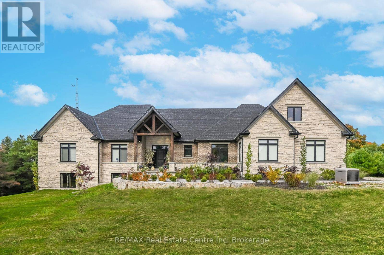 Puslinch, ON N1H6H8,693 ARKELL ROAD