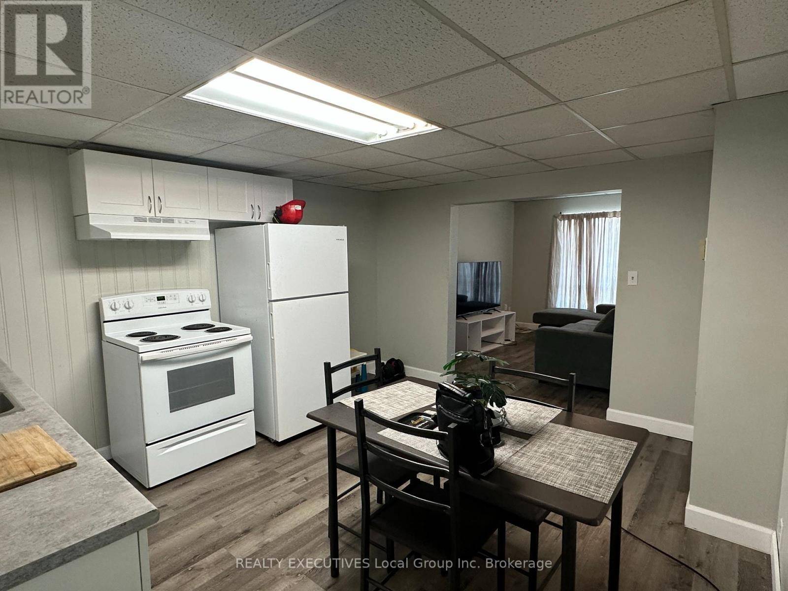 West Nipissing (sturgeon Falls), ON P2B3G7,26 SPRING STREET