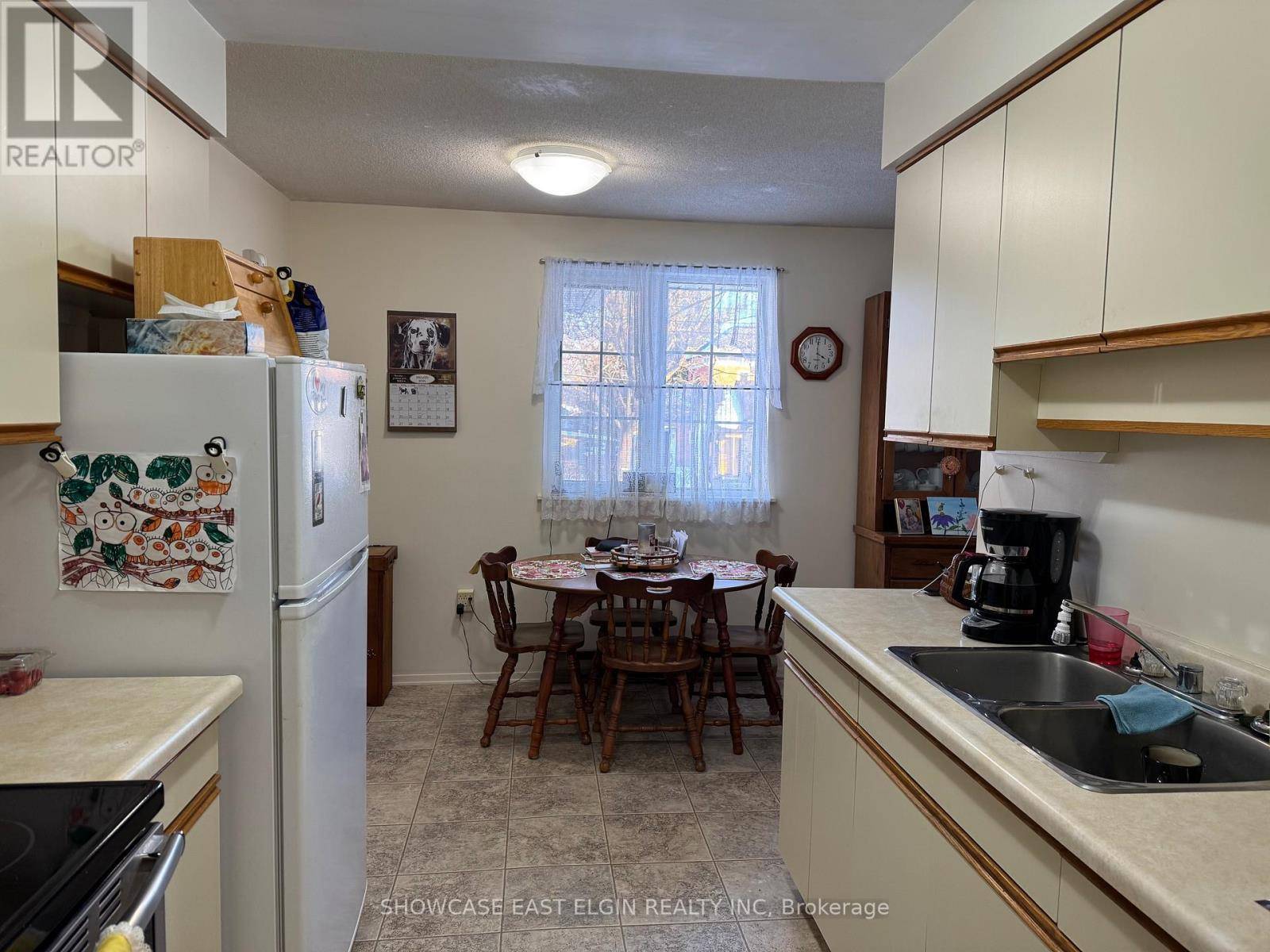 Aylmer, ON N5H2E9,48 CEDAR STREET