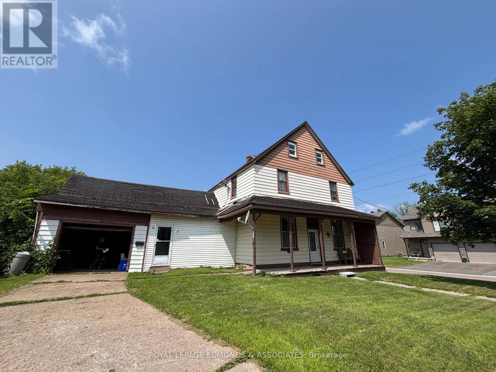 Pembroke, ON K8A1R6,122 CECELIA STREET