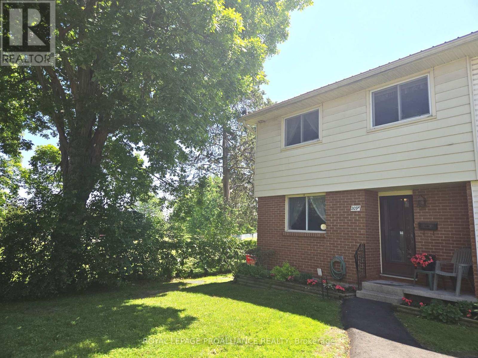 Belleville (belleville Ward), ON K8P4T9,209 North Park ST #K