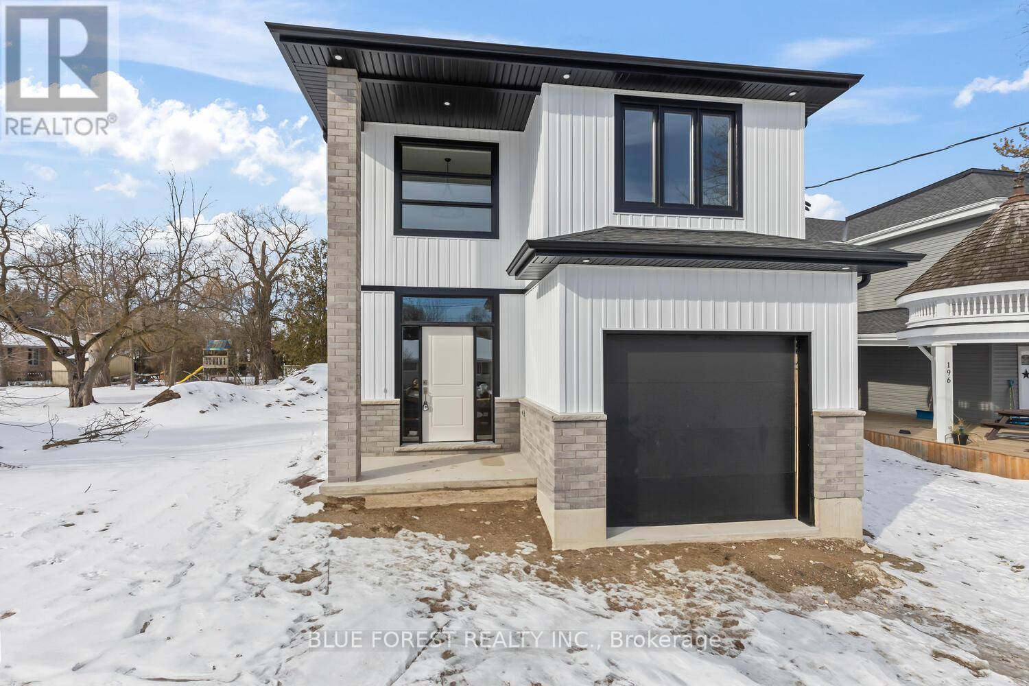 Southwest Middlesex (glencoe), ON N0L1M0,194-2 MCRAE STREET