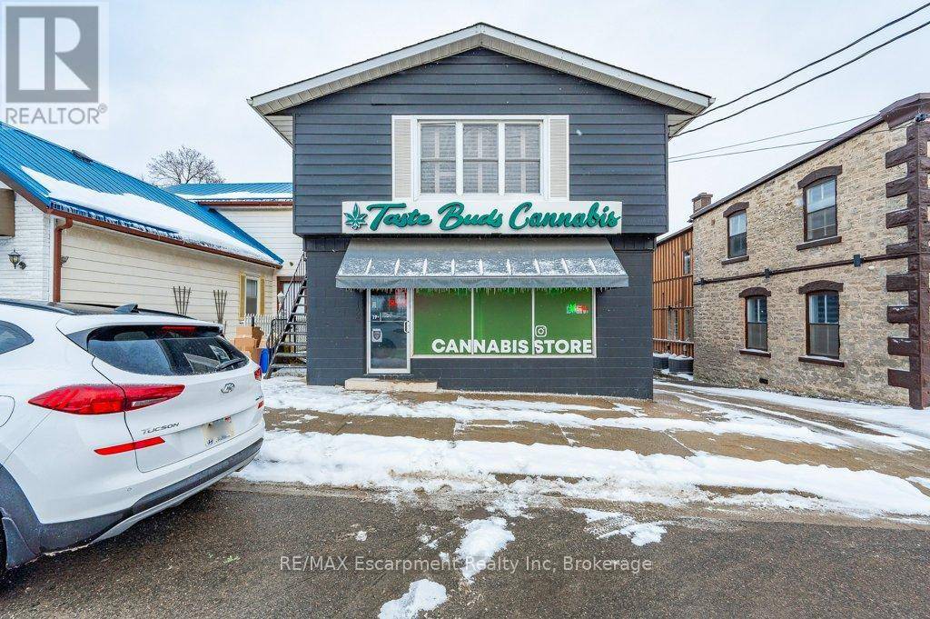 Guelph/eramosa (rockwood), ON N0B2K0,126 MAIN STREET S