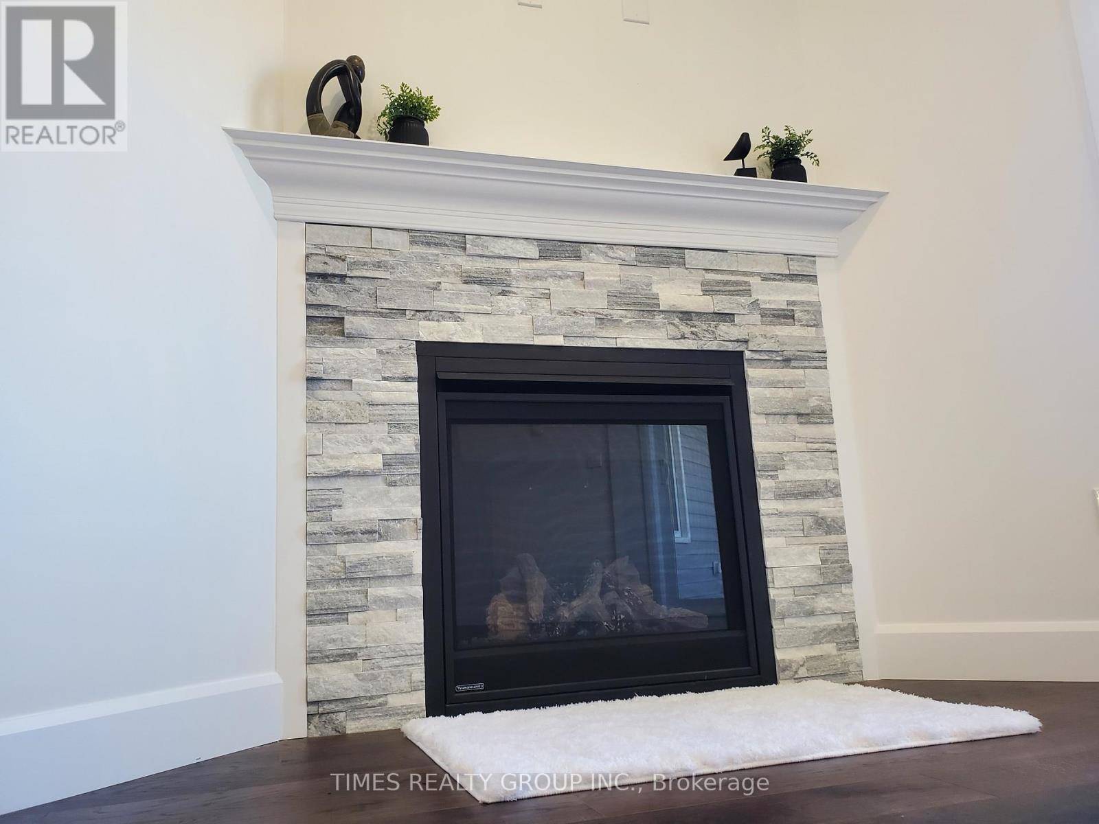 Gananoque, ON K7G3C3,153 WILMER AVENUE
