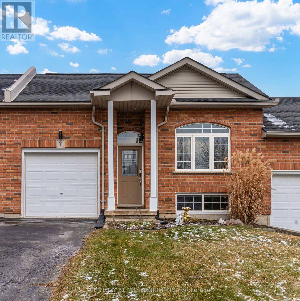 Norfolk (simcoe), ON N3Y5M9,7 MILLCROFT DRIVE