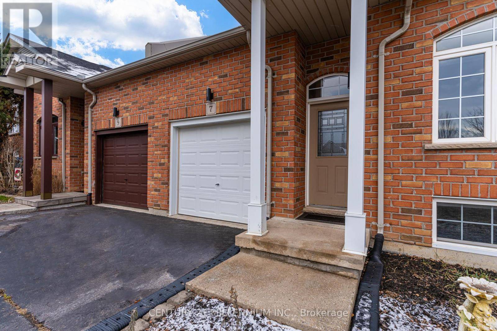 Norfolk (simcoe), ON N3Y5M9,7 MILLCROFT DRIVE