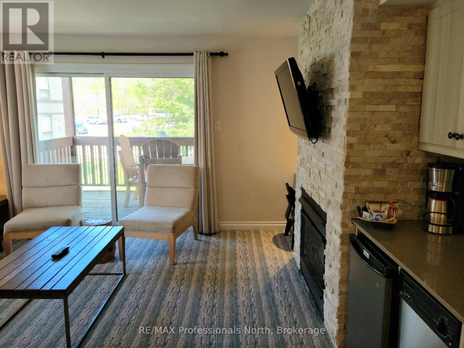 Huntsville (chaffey), ON P1H2E8,1235 Deerhurst DR #54-207