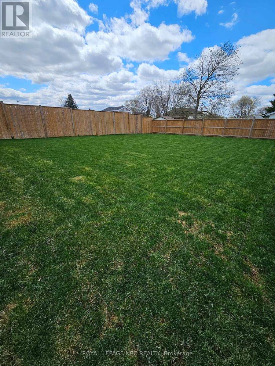 Niagara Falls (ascot), ON L2H1M7,4705 LEE AVENUE