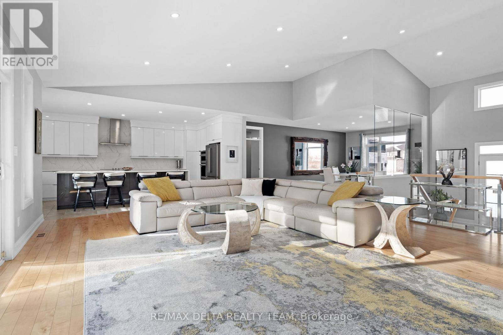 Ottawa, ON K1X0A3,651 BALLYCASTLE CRESCENT
