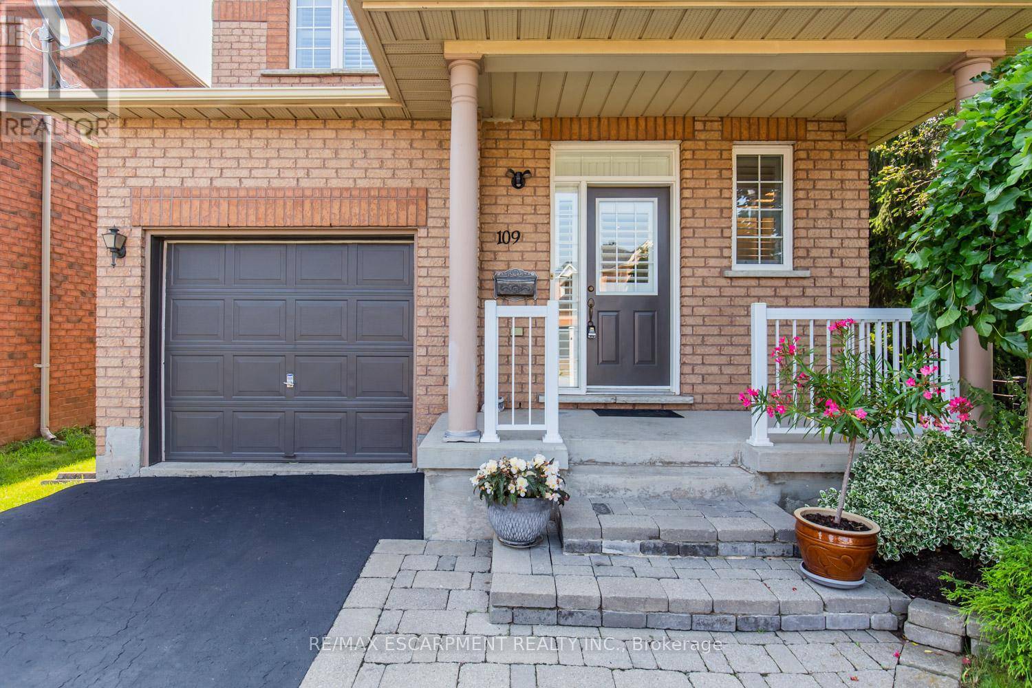 Hamilton (stoney Creek), ON L8E5Z7,109 PEACHWOOD CRESCENT