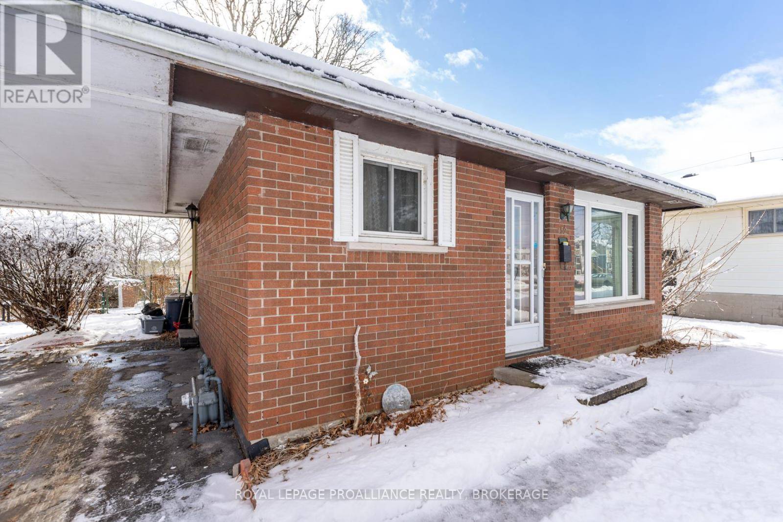 Kingston (central City West), ON K7M6M3,152 CALDERWOOD DRIVE