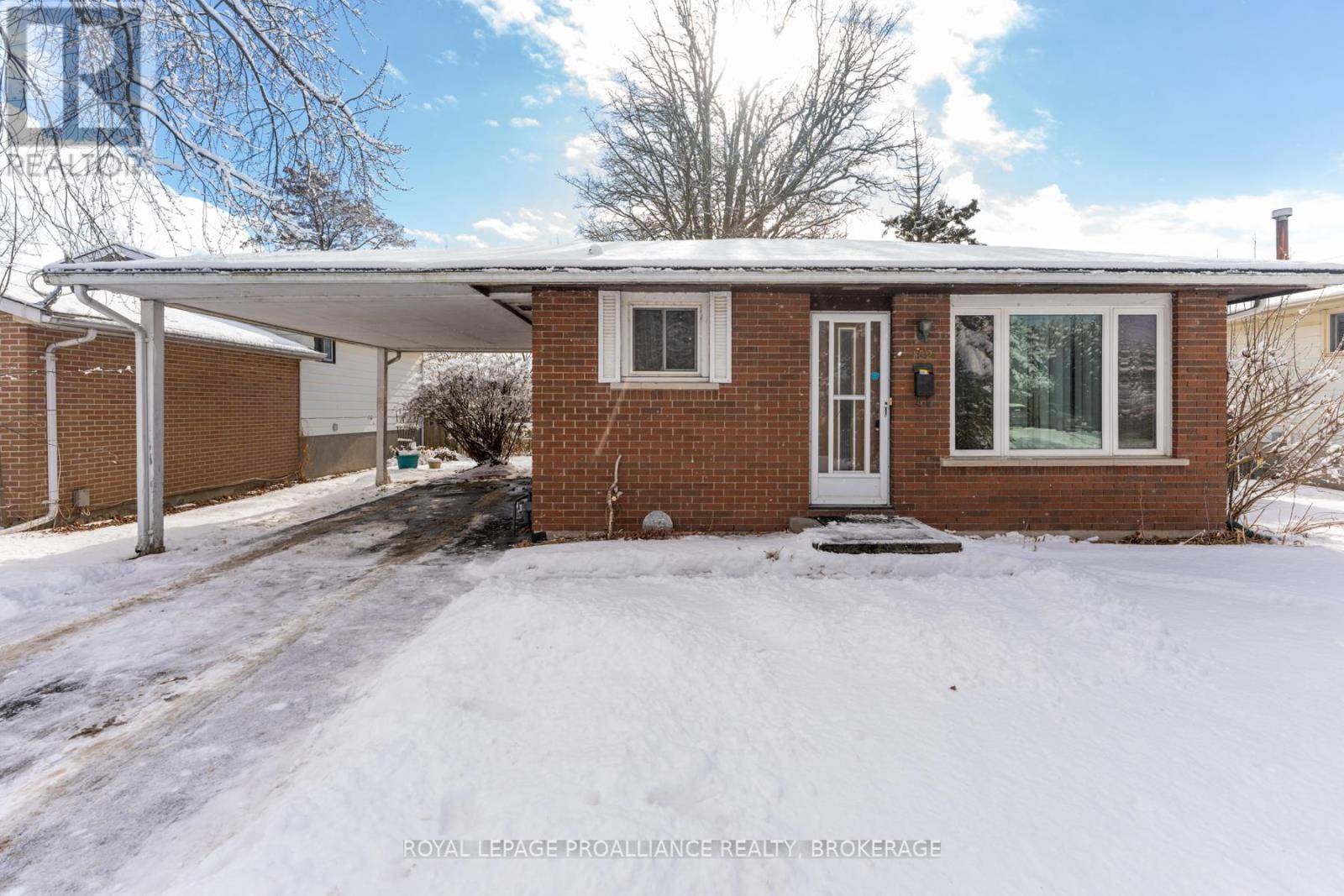 Kingston (central City West), ON K7M6M3,152 CALDERWOOD DRIVE