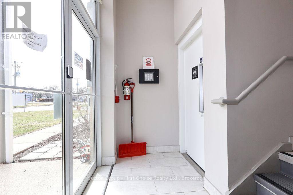 Stratford, ON N5A7T8,100 GORDON ST #101