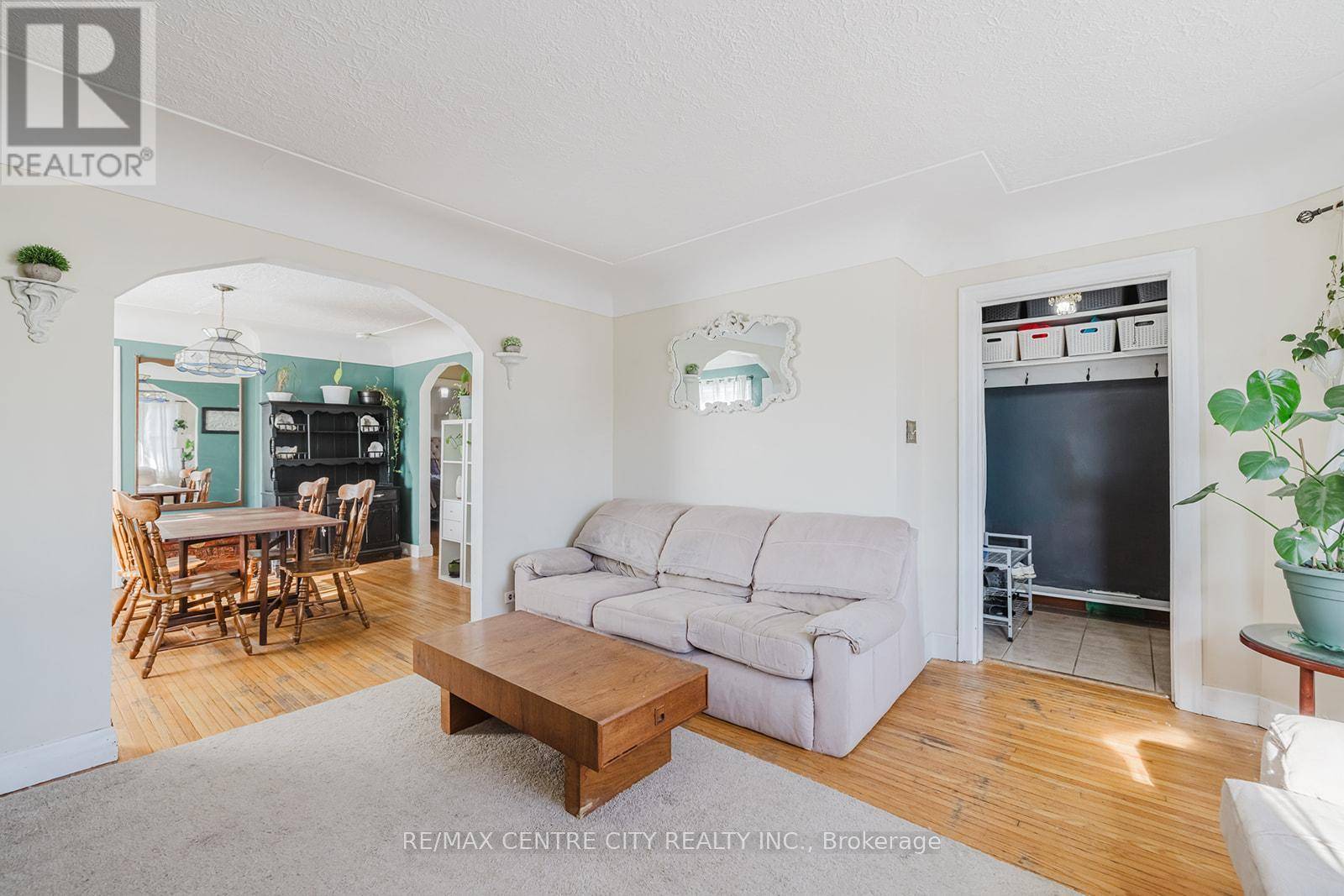 London, ON N5W2B6,1092 BRYDGES STREET