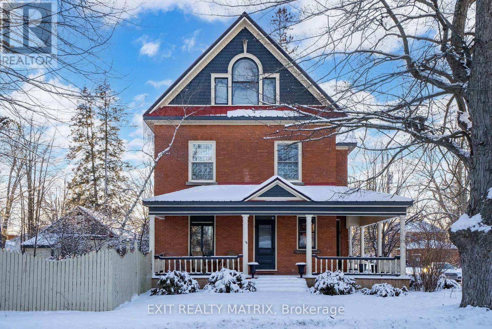North Dundas, ON K0C1H0,94 KING STREET