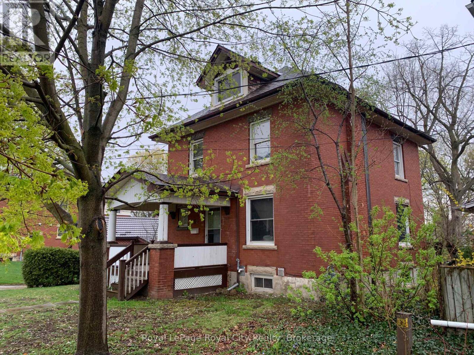 Guelph (downtown), ON N1H3H5,52 WATERLOO AVENUE