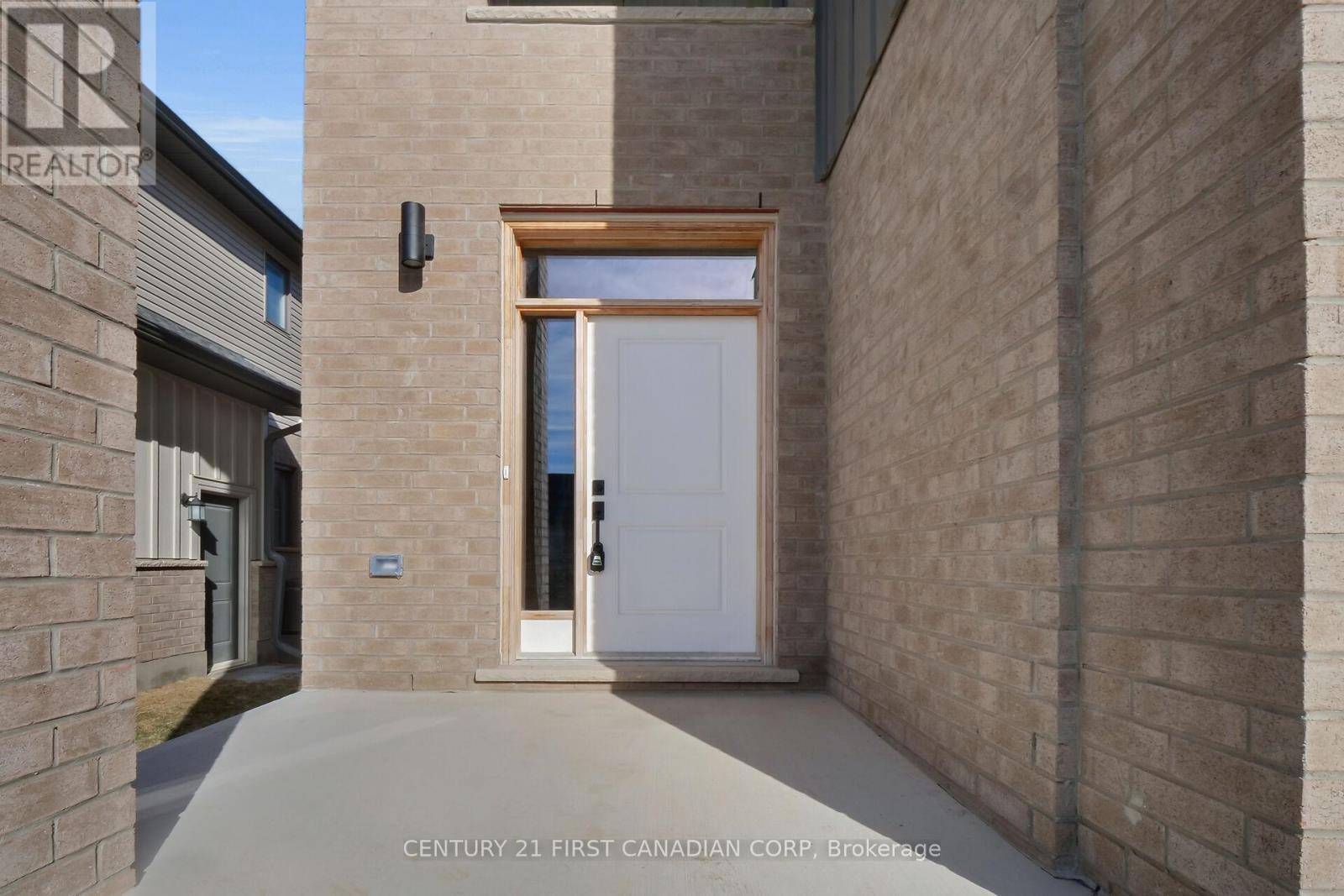 St. Thomas, ON N5R6J9,35 OLD COURSE RD #21