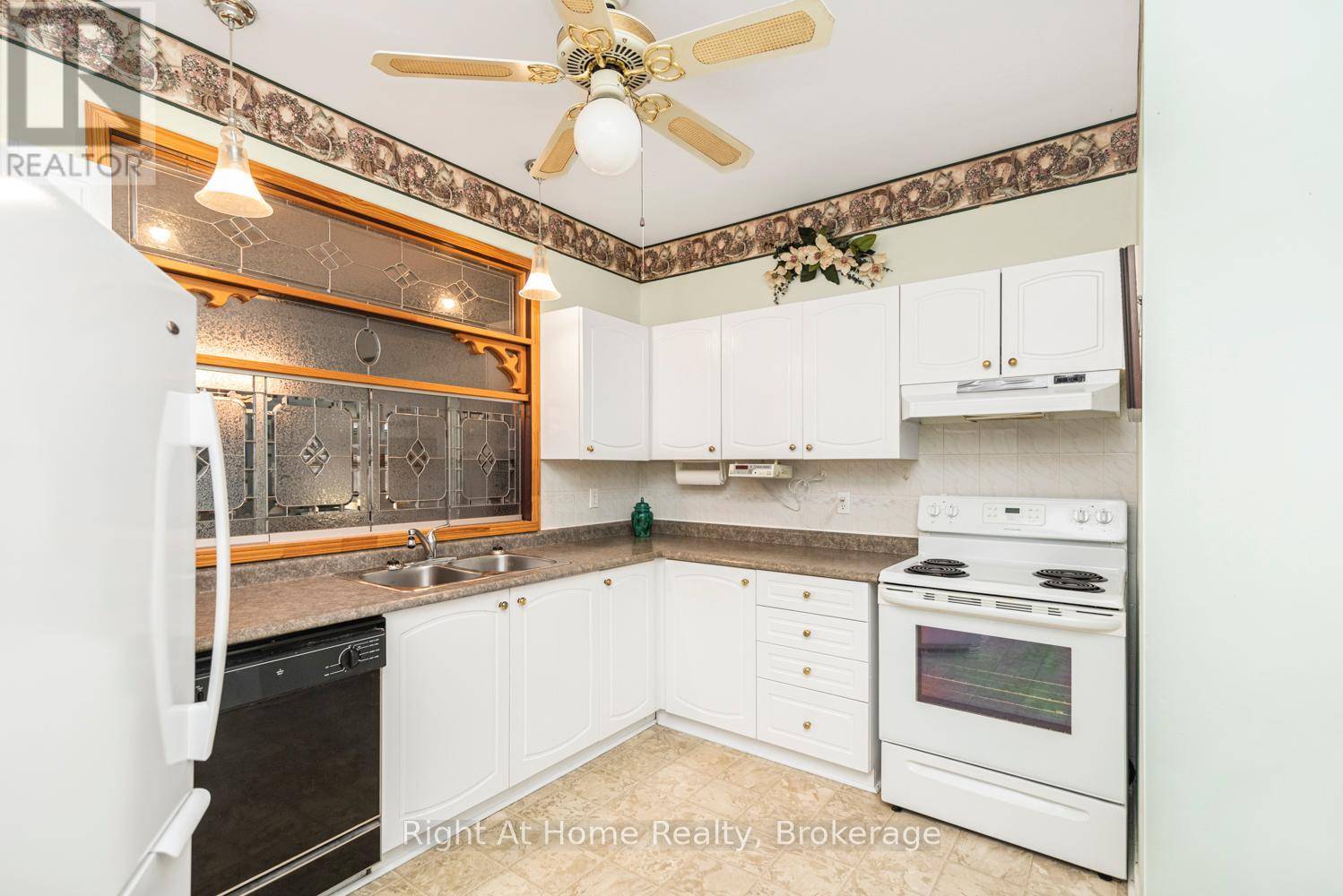 Hamilton (mount Hope), ON L0R1W0,84 GREENTRAIL DRIVE W