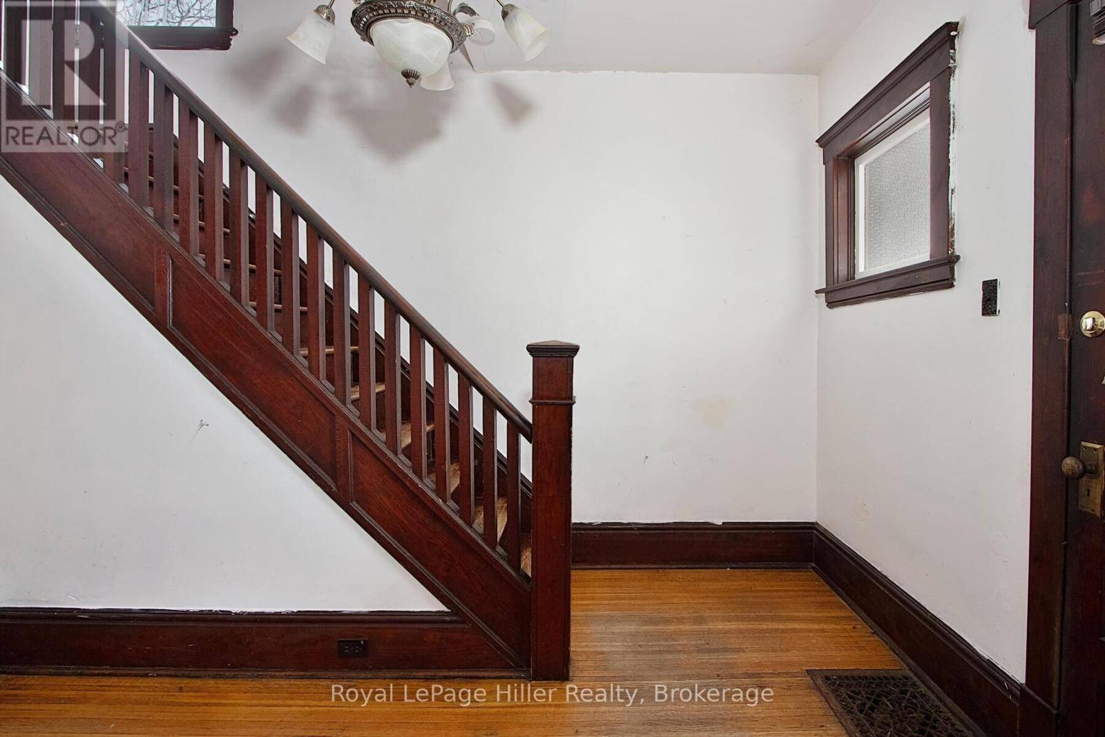 Stratford, ON N5A2B8,103 MOWAT STREET