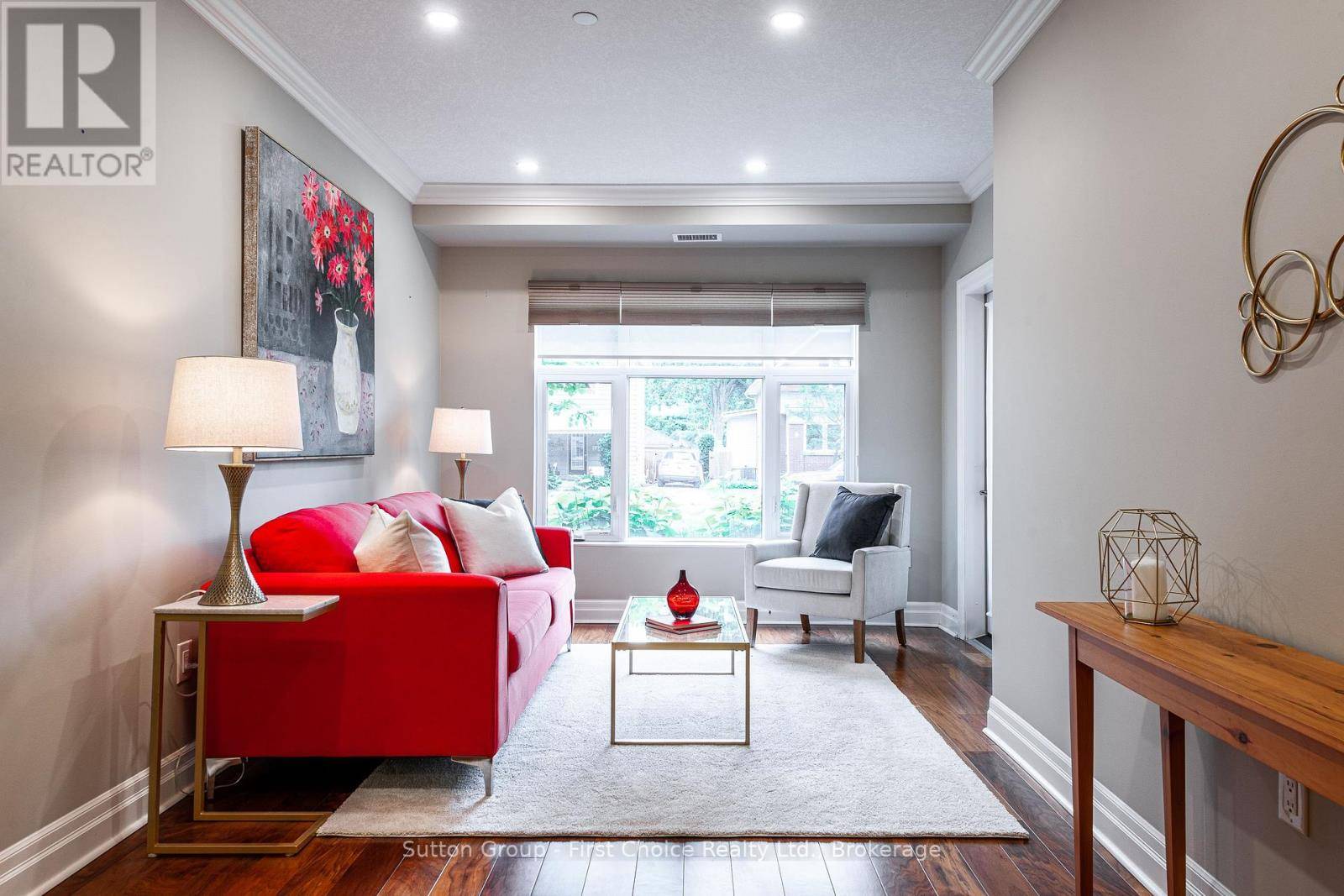 Stratford, ON N5A0G7,255 John ST North #102