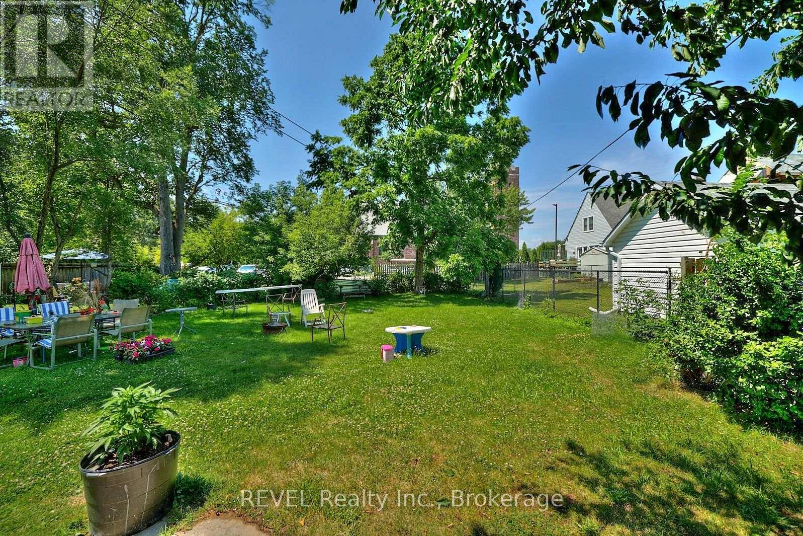 St. Catharines (western Hill), ON L2S1P9,8 PELHAM ROAD