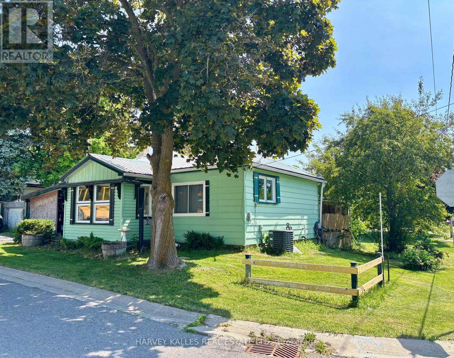 Prince Edward County (picton Ward), ON K0K2T0,30 MAITLAND STREET