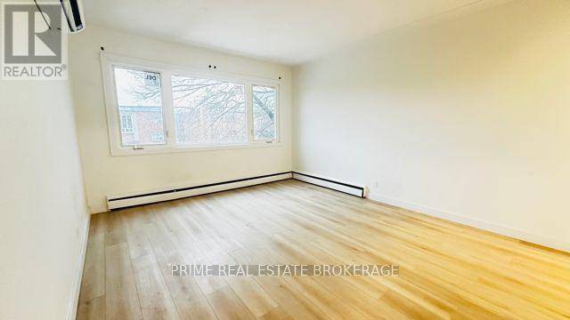 London South (south I), ON N5Z3T2,103 King Edward AVE West #4