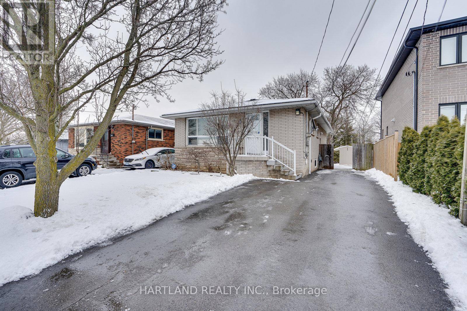 Hamilton (greeningdon), ON L9A3J4,11 MAITLAND AVENUE
