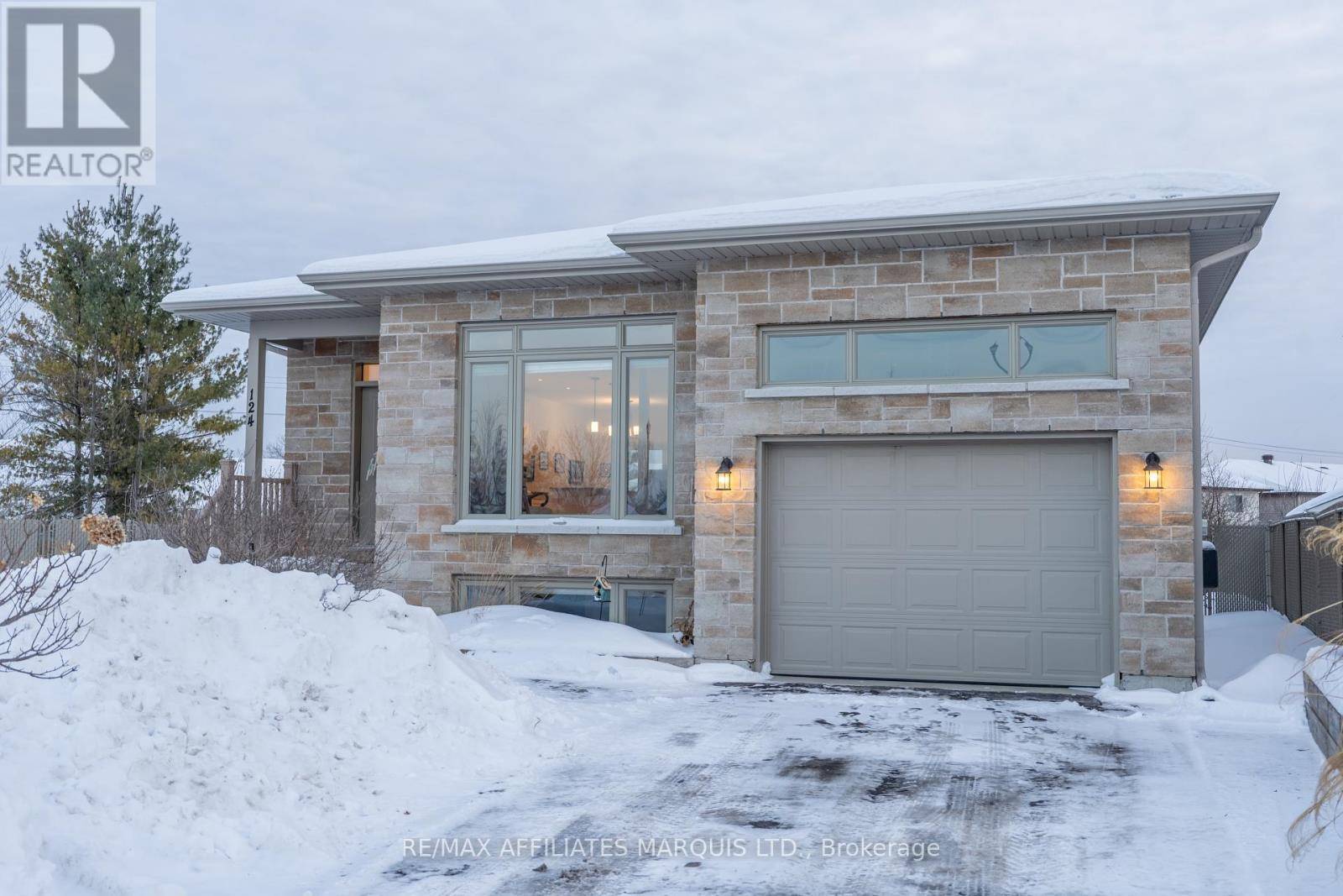 Cornwall, ON K6K0B6,124 EMILY JADE CRESCENT