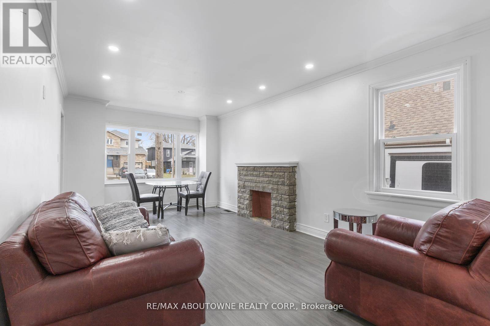 Hamilton (eastmount), ON L8V3L9,559 Upper Sherman AVE #Upper
