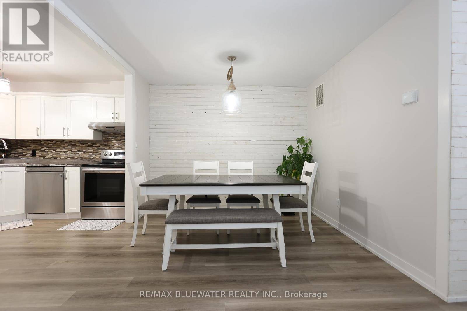 Lambton Shores (grand Bend), ON N0M1T0,8 Oak ST #1