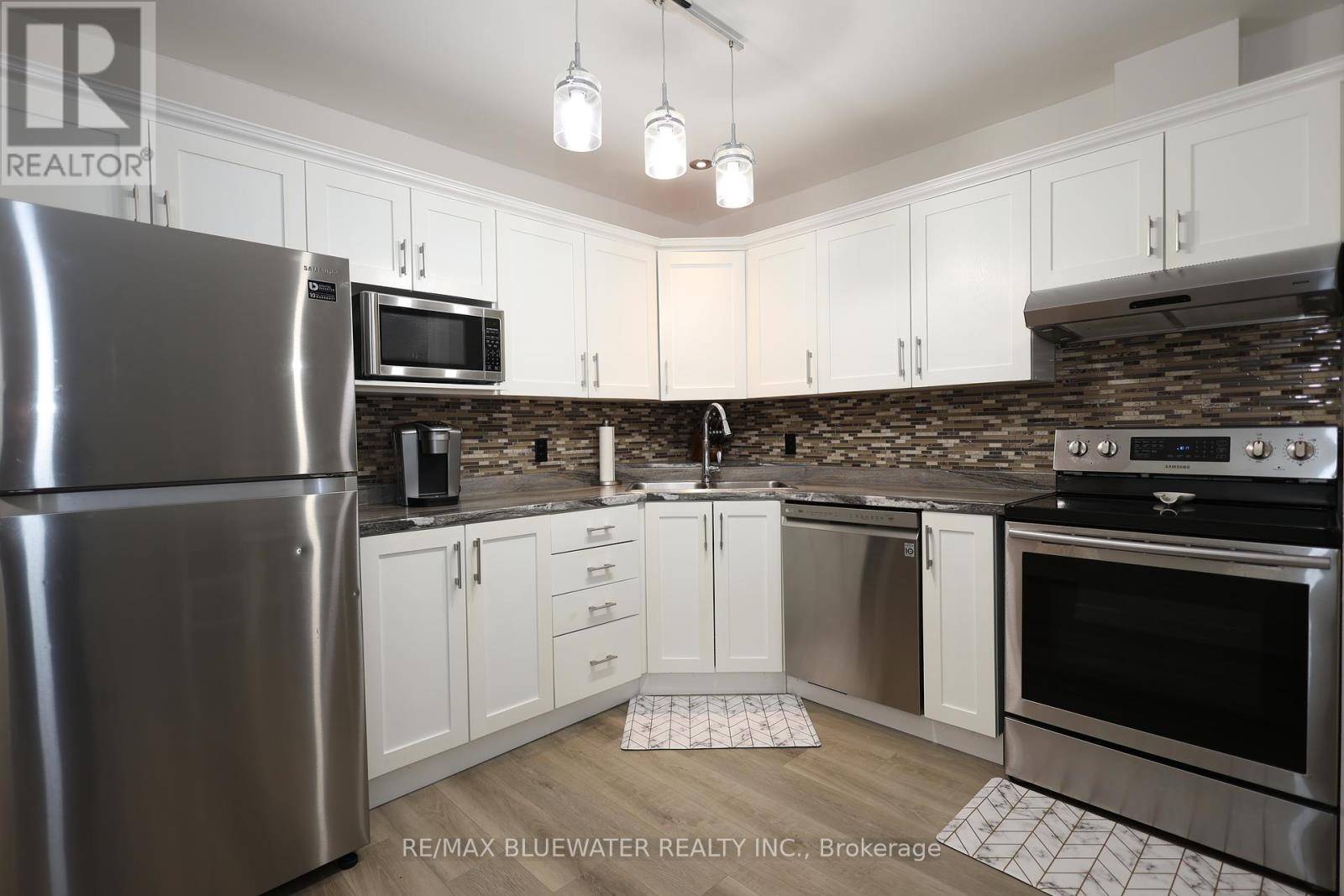 Lambton Shores (grand Bend), ON N0M1T0,8 Oak ST #1