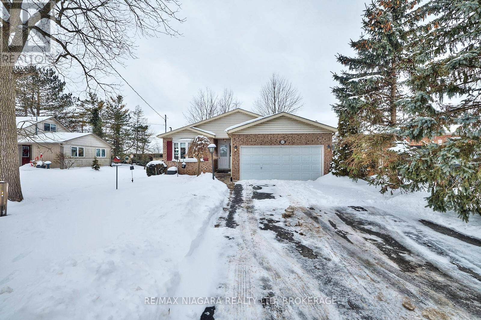 Fort Erie (335 - Ridgeway), ON L0S1N0,327 THORNWOOD AVENUE