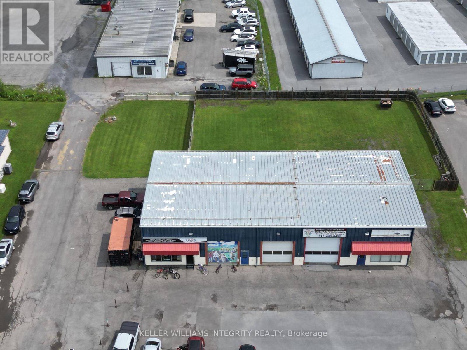 Russell, ON K0A1W1,671 NOTRE DAME STREET