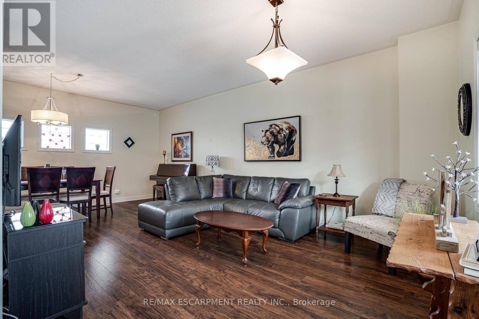 Hamilton (kirkendall), ON L8P4Z2,100 Beddoe DR #27