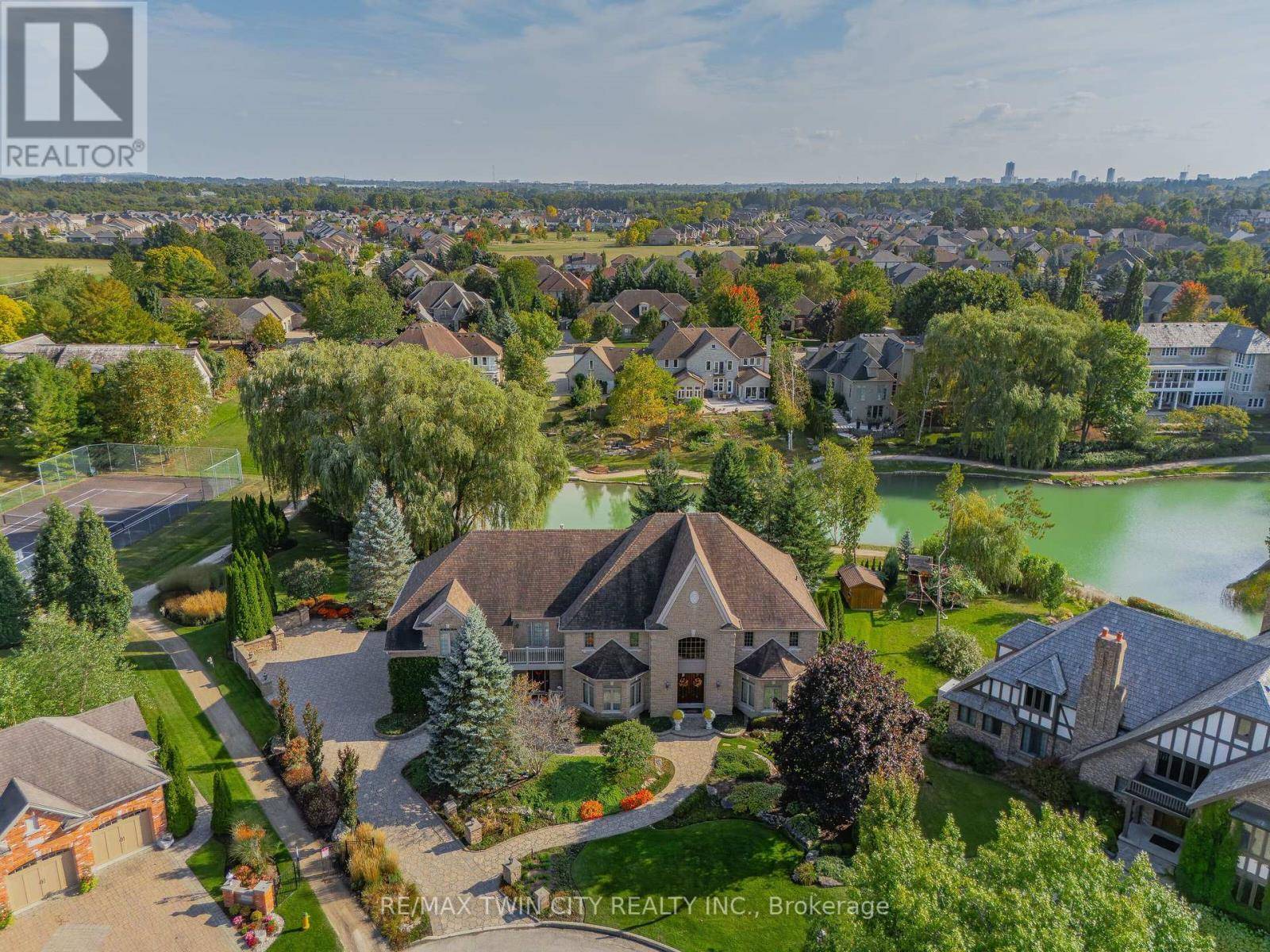 Waterloo, ON N2K3N8,375 RIVER OAK PLACE